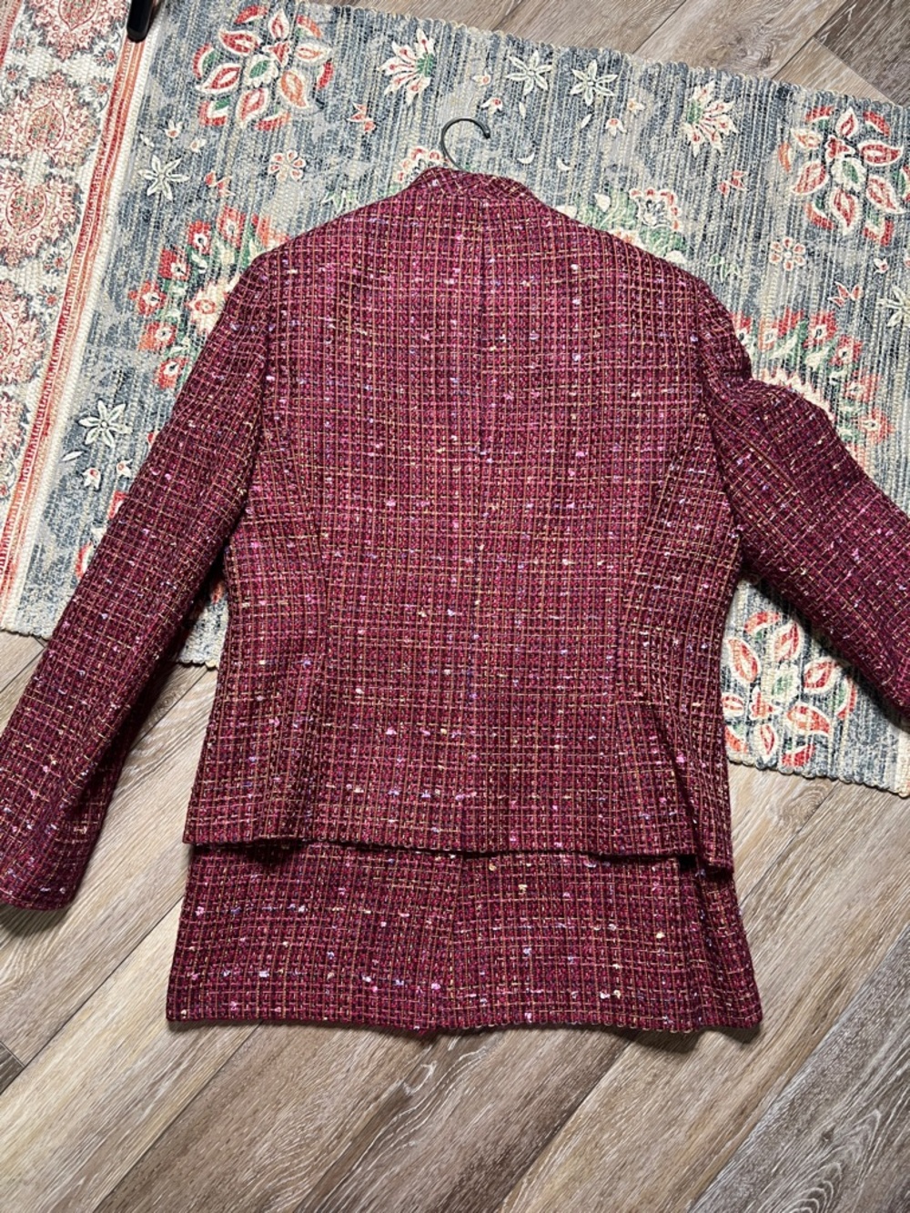 Le Suit Women's Burgundy Tweed Jacket Skirt Set - Picture 13 of 13